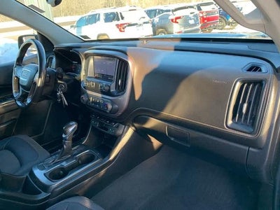 2022 GMC Canyon Crew Cab Short Box 4-Wheel Drive AT4 w/Cloth