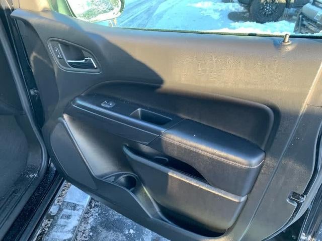 2022 GMC Canyon Crew Cab Short Box 4-Wheel Drive AT4 w/Cloth