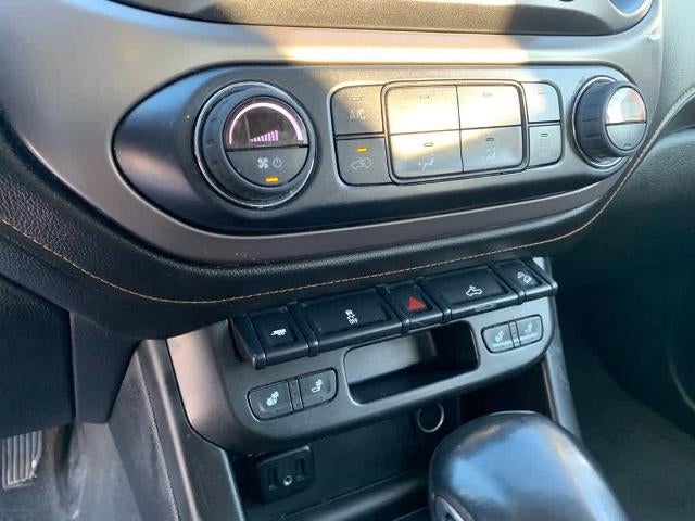 2022 GMC Canyon Crew Cab Short Box 4-Wheel Drive AT4 w/Cloth