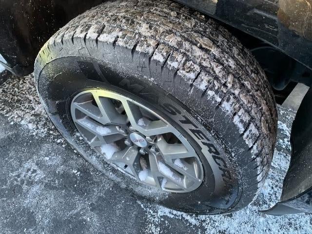 2022 GMC Canyon Crew Cab Short Box 4-Wheel Drive AT4 w/Cloth