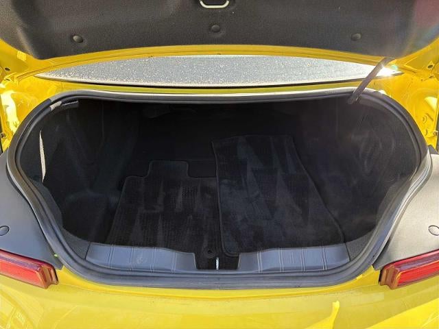 2018 Chevrolet Camaro 2dr Coupe 1LT