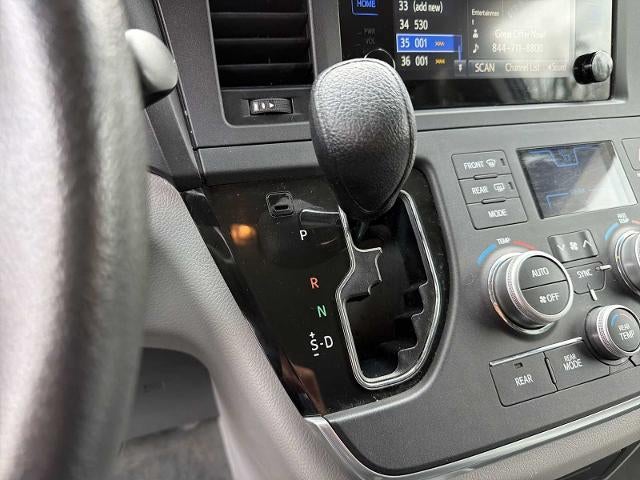 2015 Toyota Sienna 5dr 8-Pass Van LE FWD (Natl)