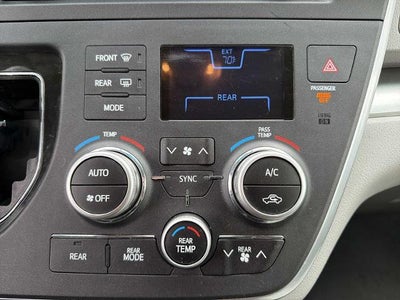 2015 Toyota Sienna 5dr 8-Pass Van LE FWD (Natl)