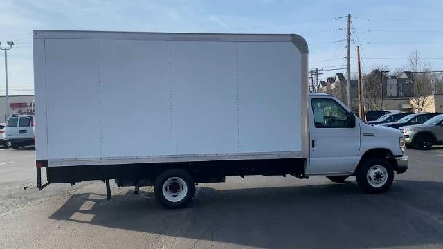 2017 Ford E-Series Cutaway E-450 DRW 158" WB