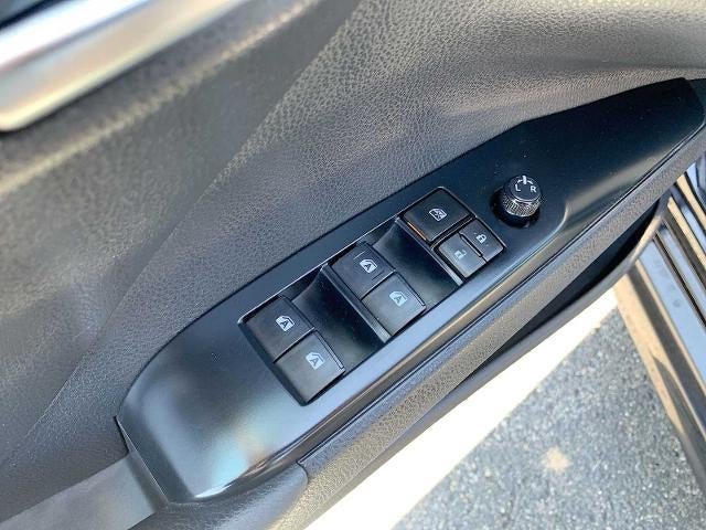 2019 Toyota Camry LE Auto (SE)