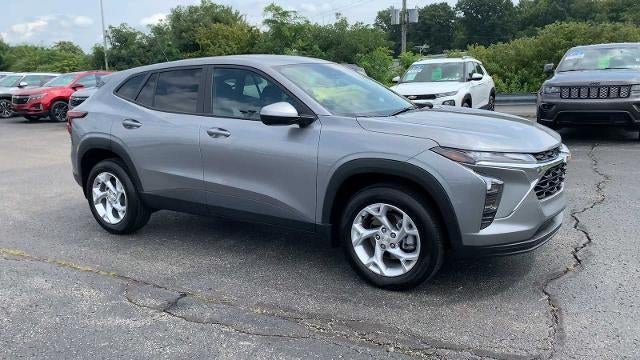 2025 Chevrolet Trax LS - Photo 2