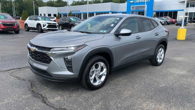 2025 Chevrolet Trax LS - Photo 4