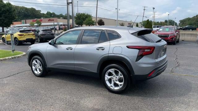 2025 Chevrolet Trax LS - Photo 6