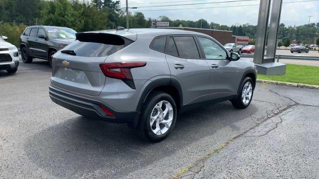 2025 Chevrolet Trax LS - Photo 8