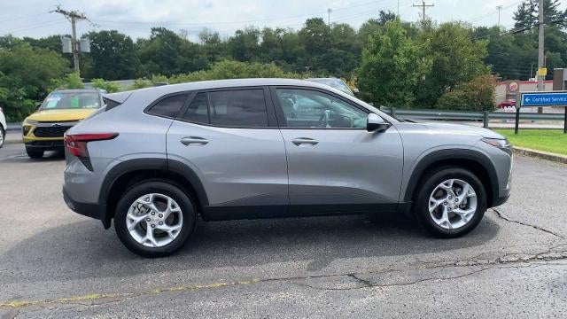 2025 Chevrolet Trax LS - Photo 9