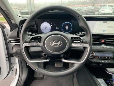 2025 Hyundai Elantra Limited IVT