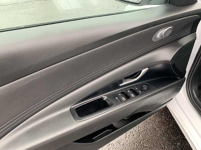 2025 Hyundai Elantra Limited IVT