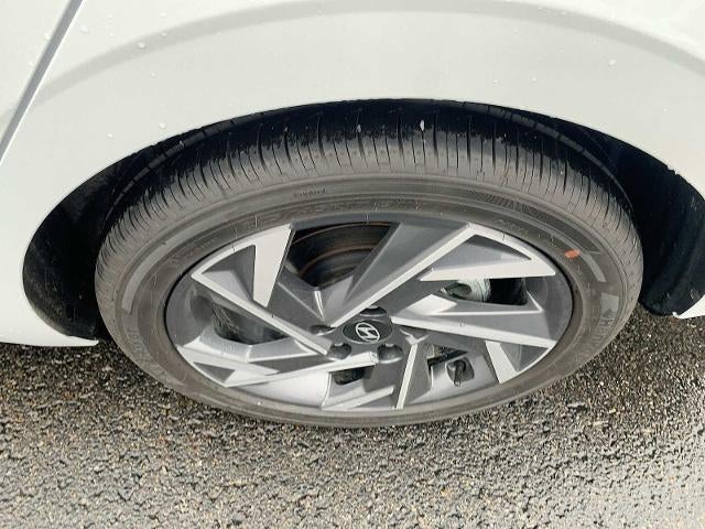 2025 Hyundai Elantra Limited IVT